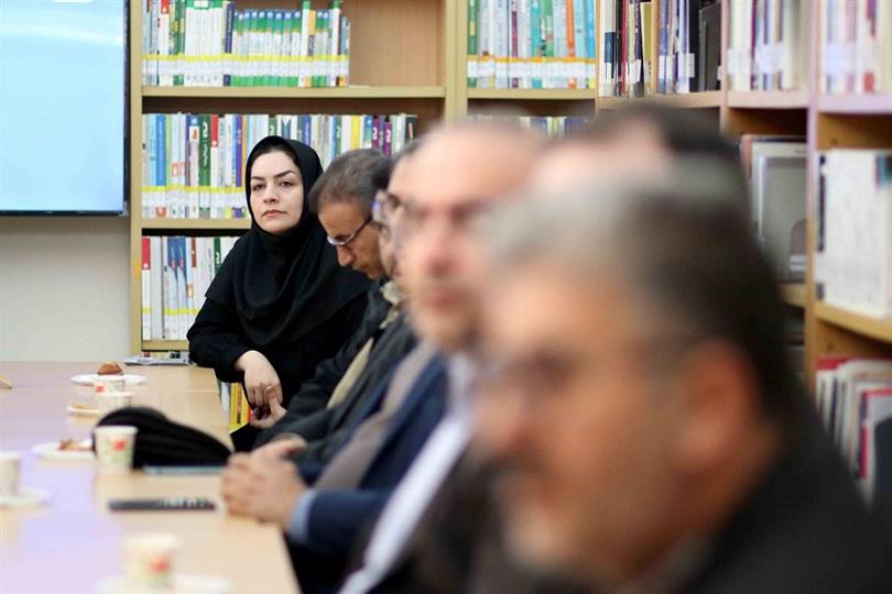 حضور مسئولین شهرستان در کتابخانه کوثر به مناسبت کتابخانه گردی در 17 اسفند 1403