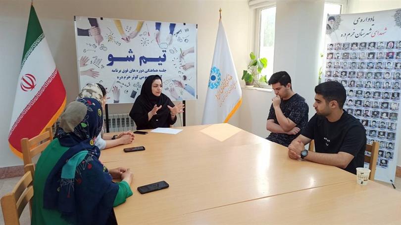 نشست هم اندیشی با اعضای فعال درباره کلاس های فوق برنامه